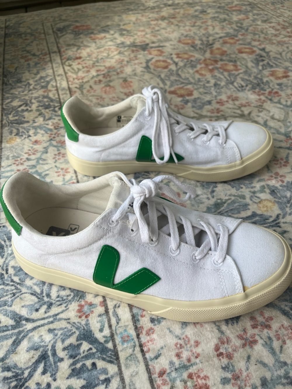 Veja campo canvas white emeraude (green) US 10 Womens